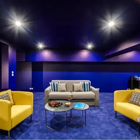 Modern And Eclectic 3bd Duplex In Le Marais! Париж