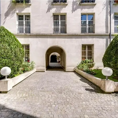 Modern And Eclectic 3bd Duplex In Le Marais! Апартаменты Париж