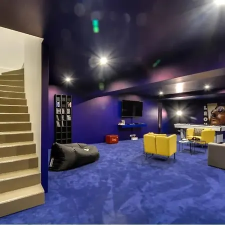 Апартаменты Modern And Eclectic 3bd Duplex In Le Marais! Париж