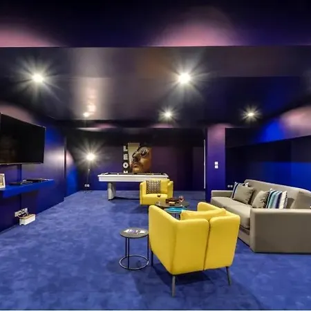 Modern And Eclectic 3bd Duplex In Le Marais! Apartman
