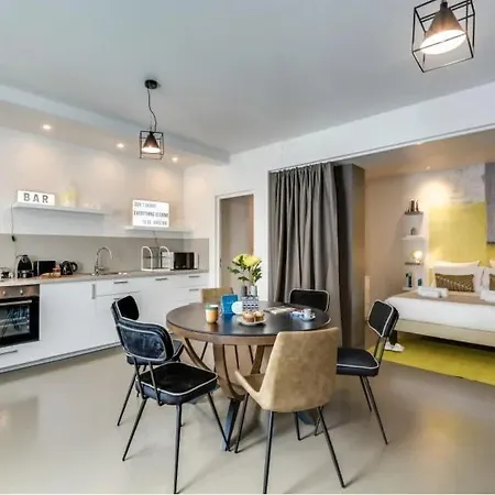 Modern And Eclectic 3bd Duplex In Le Marais!